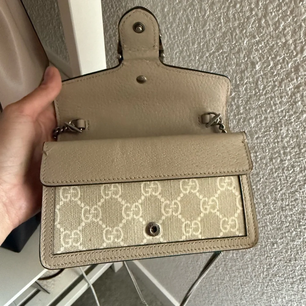 Gucci Cream and Brown Clutch with Iconic Design - Picture 5 of 5